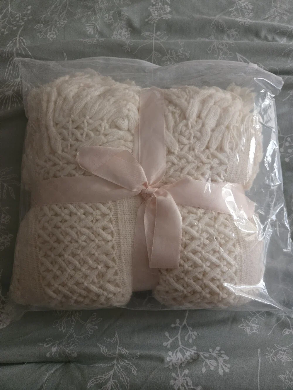 Amazon Cozy Knit Throw Blanket - Cream - NEW And NEVER USED